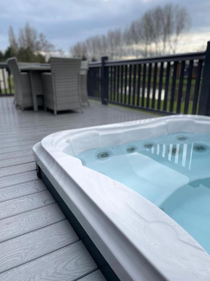 Black Moorhen Lodge With Hot Tub York Luaran gambar